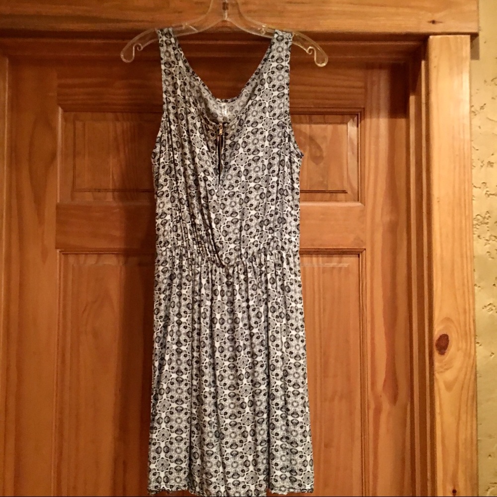 🤑BOGO🤑 Cute black and white summer dress. - Picture 4 of 14